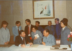 1982年，j9九游会外贸与百时美施贵宝公司合资建立中美上海施贵宝制药有限公司，中美上海施贵宝是中国第一家中美合资制药公司。